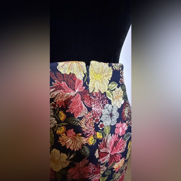 Loft floral jacquard warm autumn floral on black mini skirt zip back size 4 EUC - Picture 5 of 7
